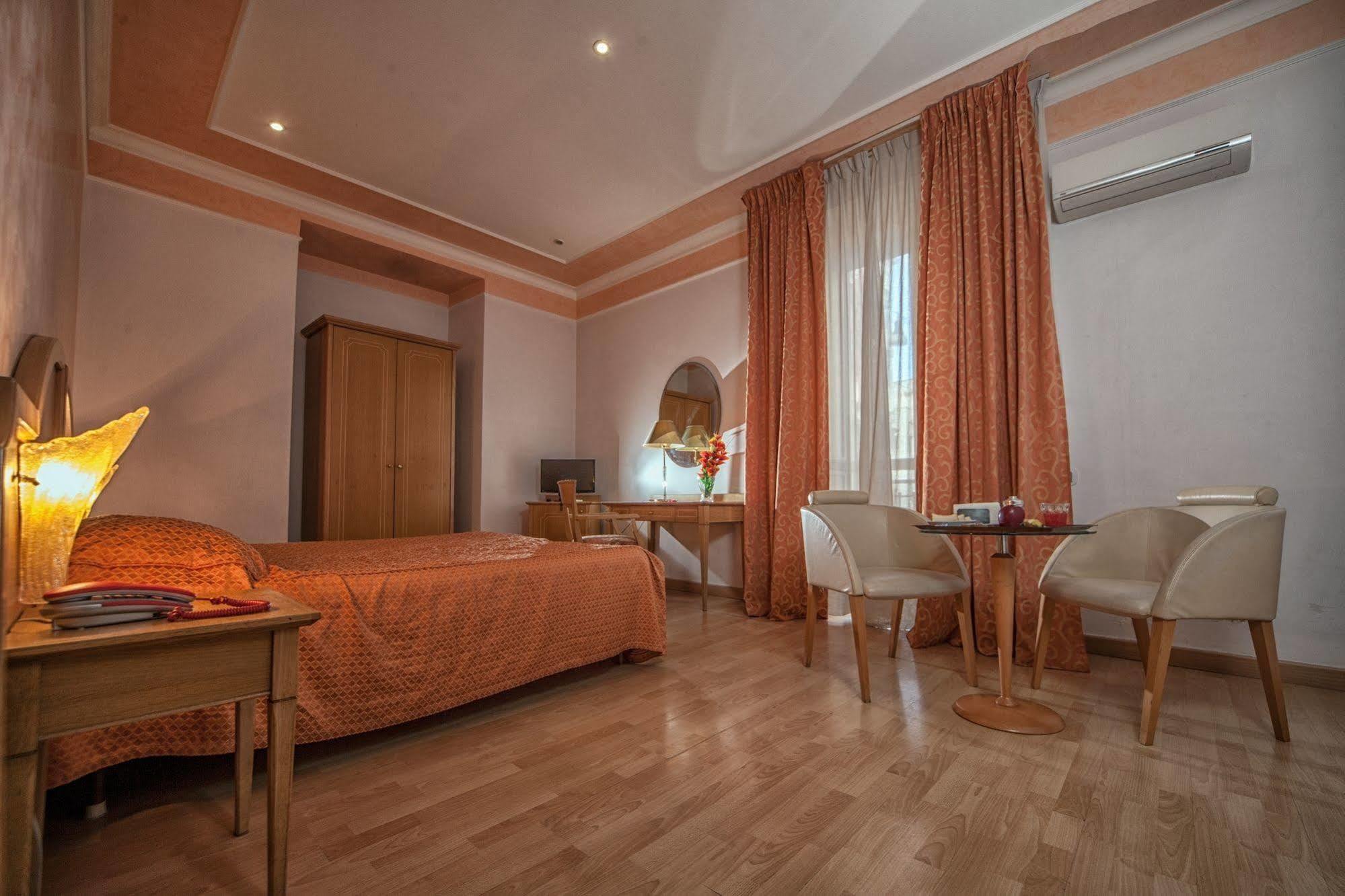 Hotel La Pace Napoli Rom bilde